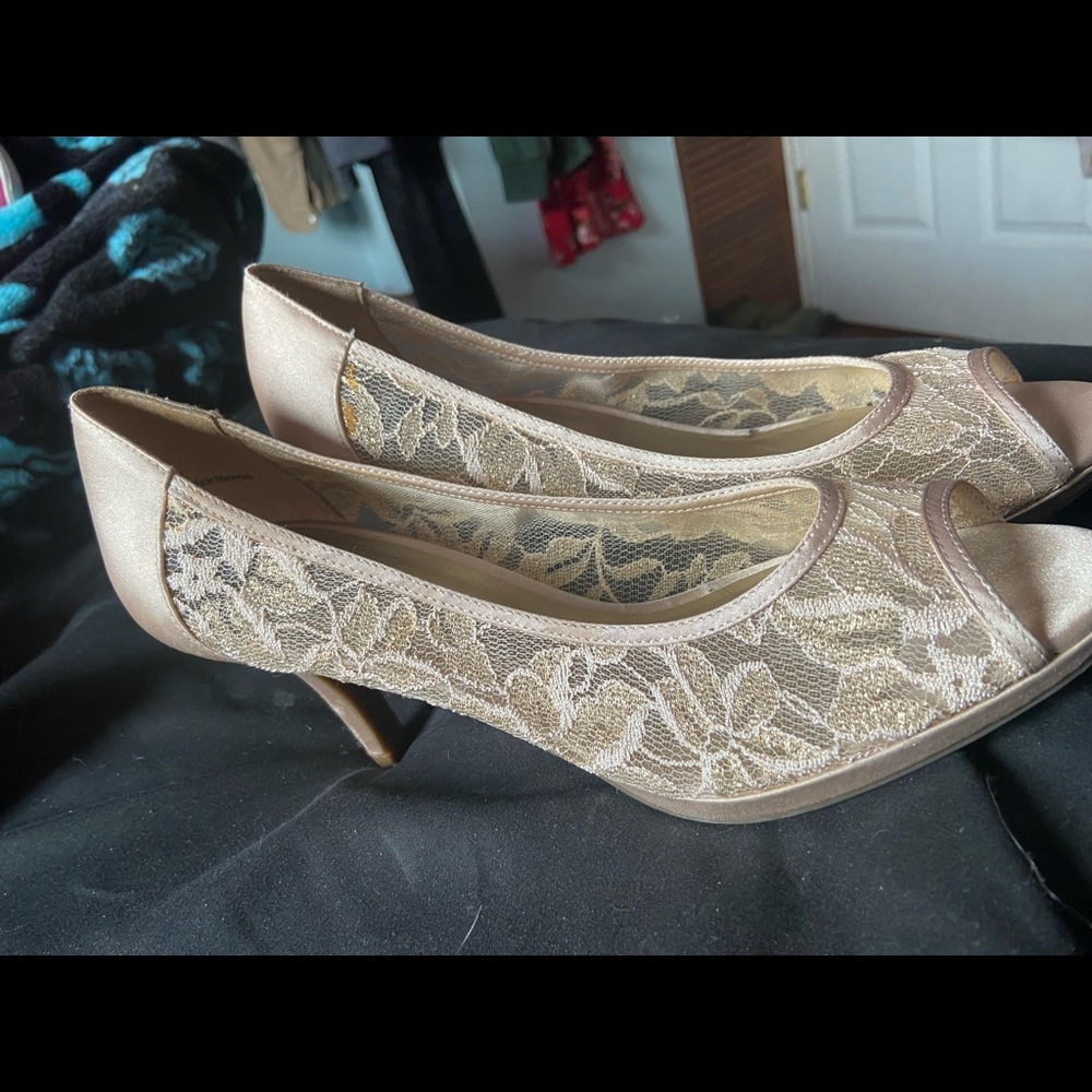 Heels - Picture 2 of 3